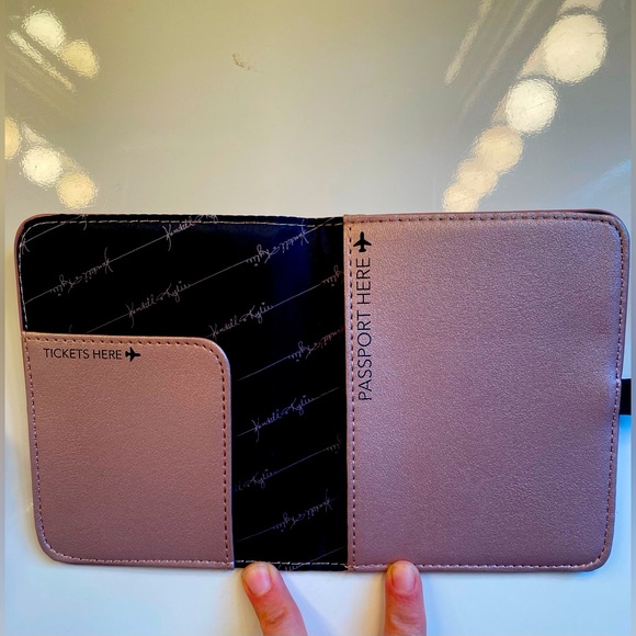Kendall + Kylie Passport Cover - Picture 3 of 3